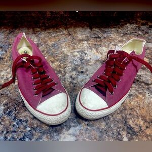 Converse Chuck Taylor men’s size 9.5 mauve